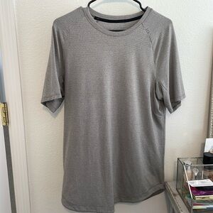LULULEMON Men’s drysense workout shirt